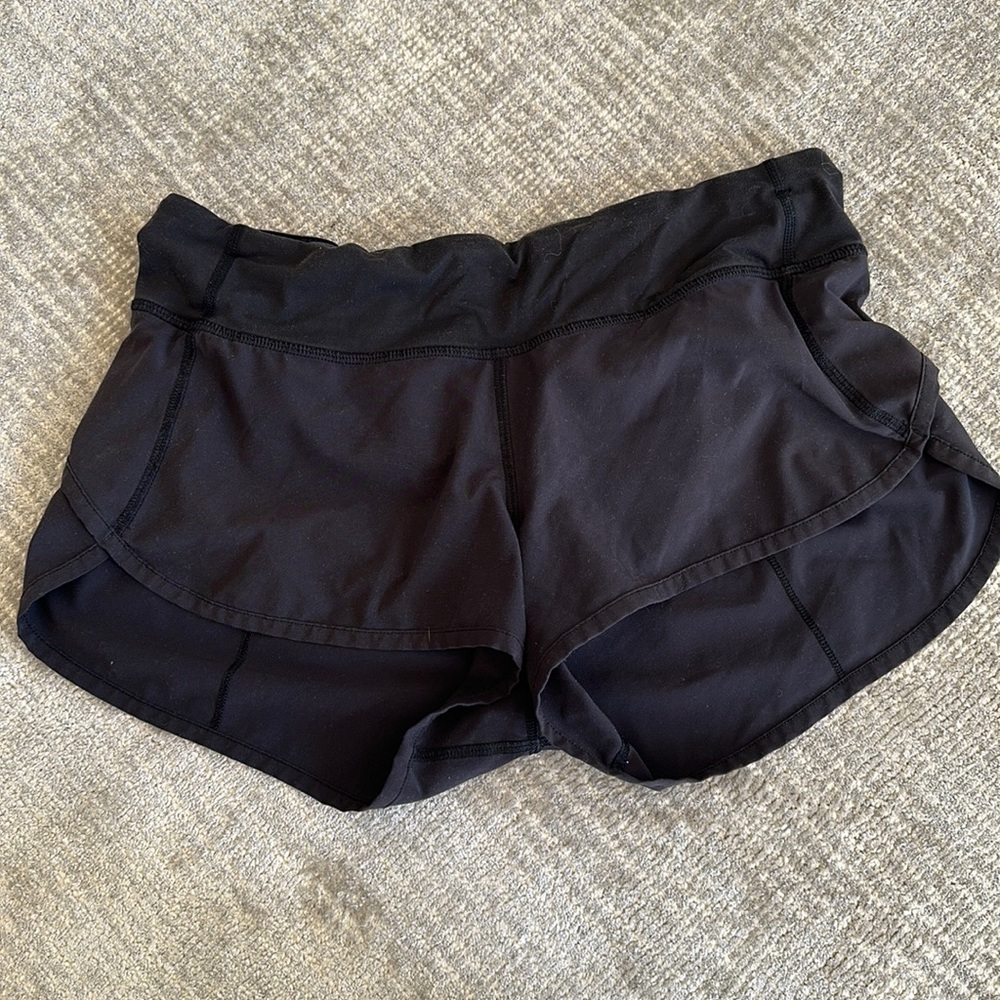 lululemon speed up short low rise size 6, black